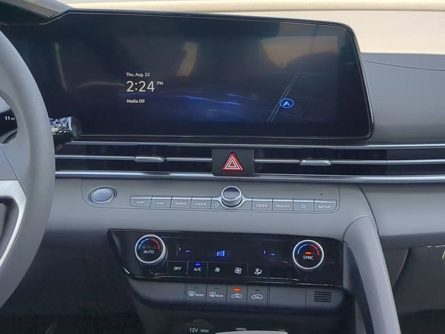 Used 2024 Hyundai Elantra SEL image 16