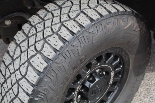 Used 2024 GMC Sierra 2500 AT4X w/ AT4X AEV Edition image 16