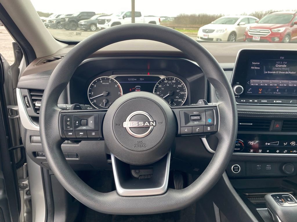 Used 2023 Nissan Rogue SV image 17