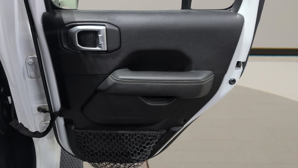 Used 2020 Jeep Wrangler Unlimited Sahara w/ Uconnect 4C Nav & Sound Group AWD/4WD image 21