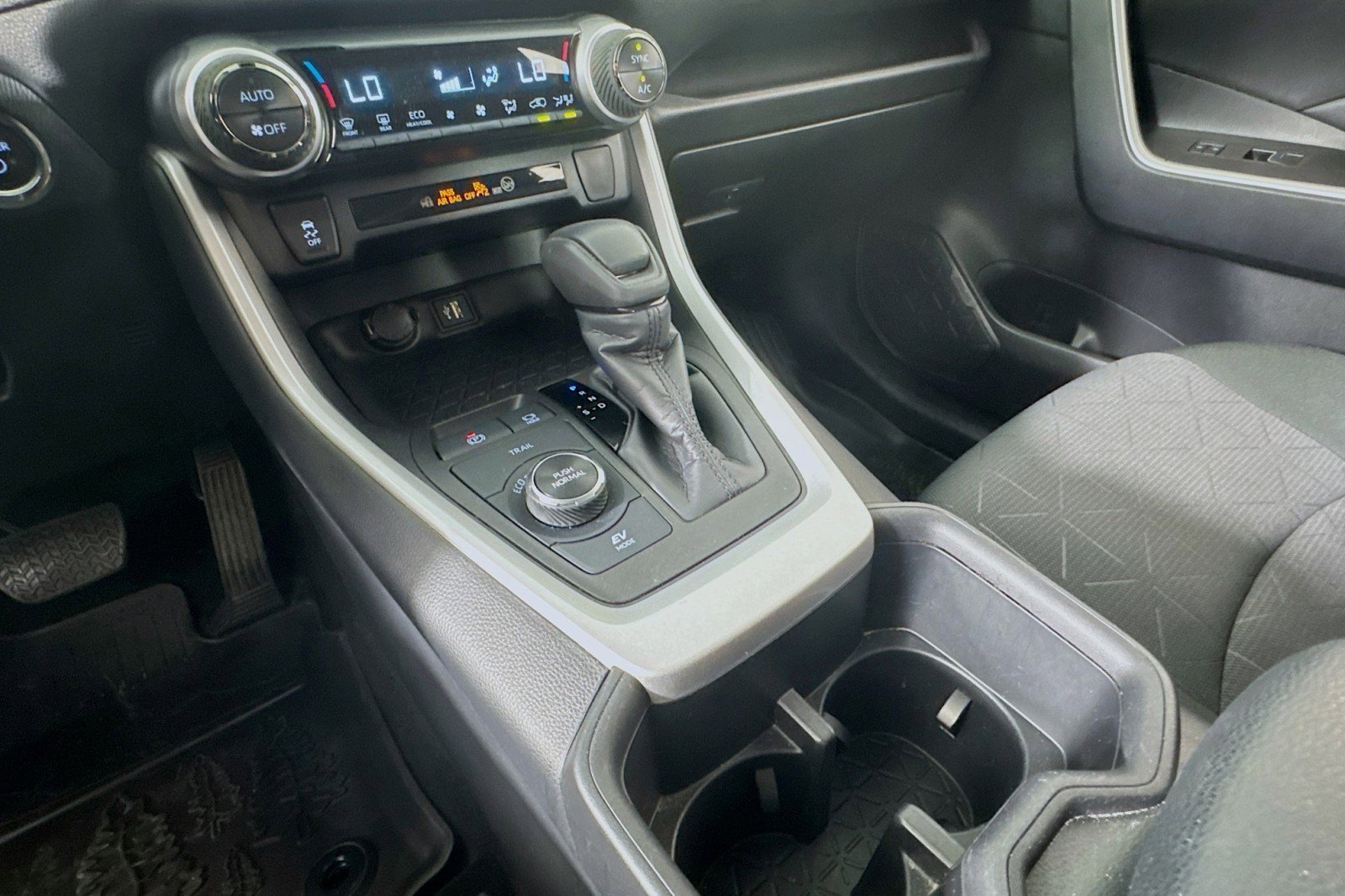 Used 2024 Toyota RAV4 AWD Hybrid image 6
