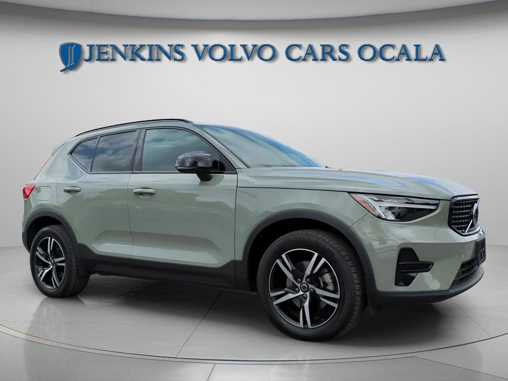 Used 2024 Volvo XC40 B5 Core