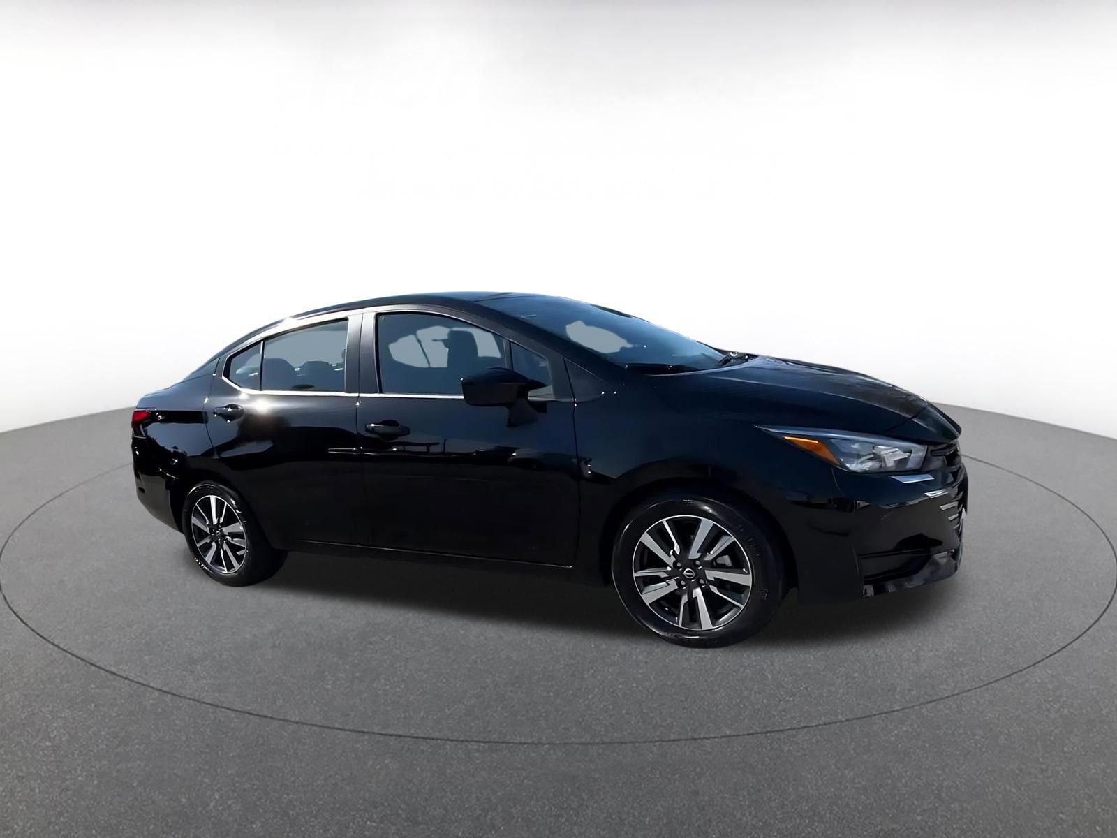 Used 2025 Nissan Versa SV FWD image 3