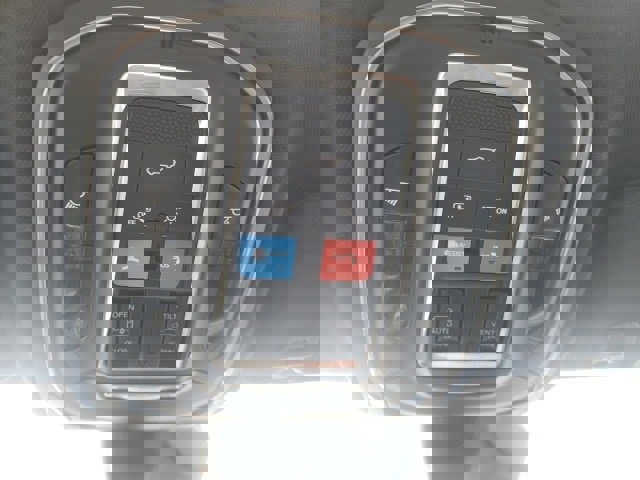 New 2025 Jeep Grand Cherokee Altitude image 9