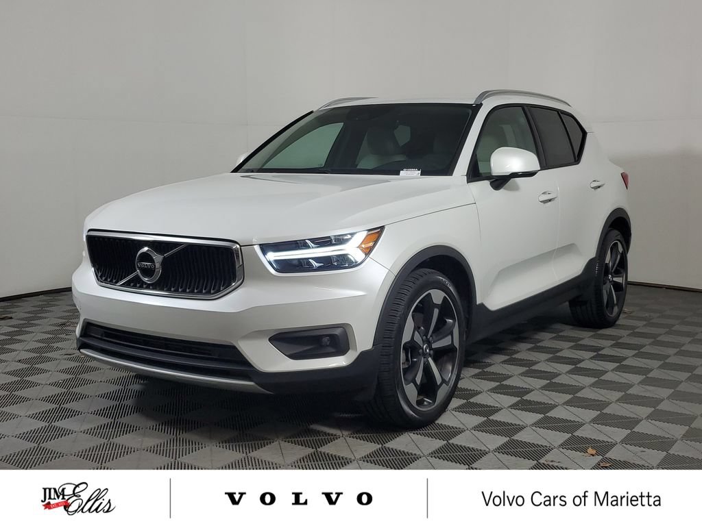 Used 2021 Volvo XC40 T5 Momentum w/ Climate Package AWD/4WD image 3