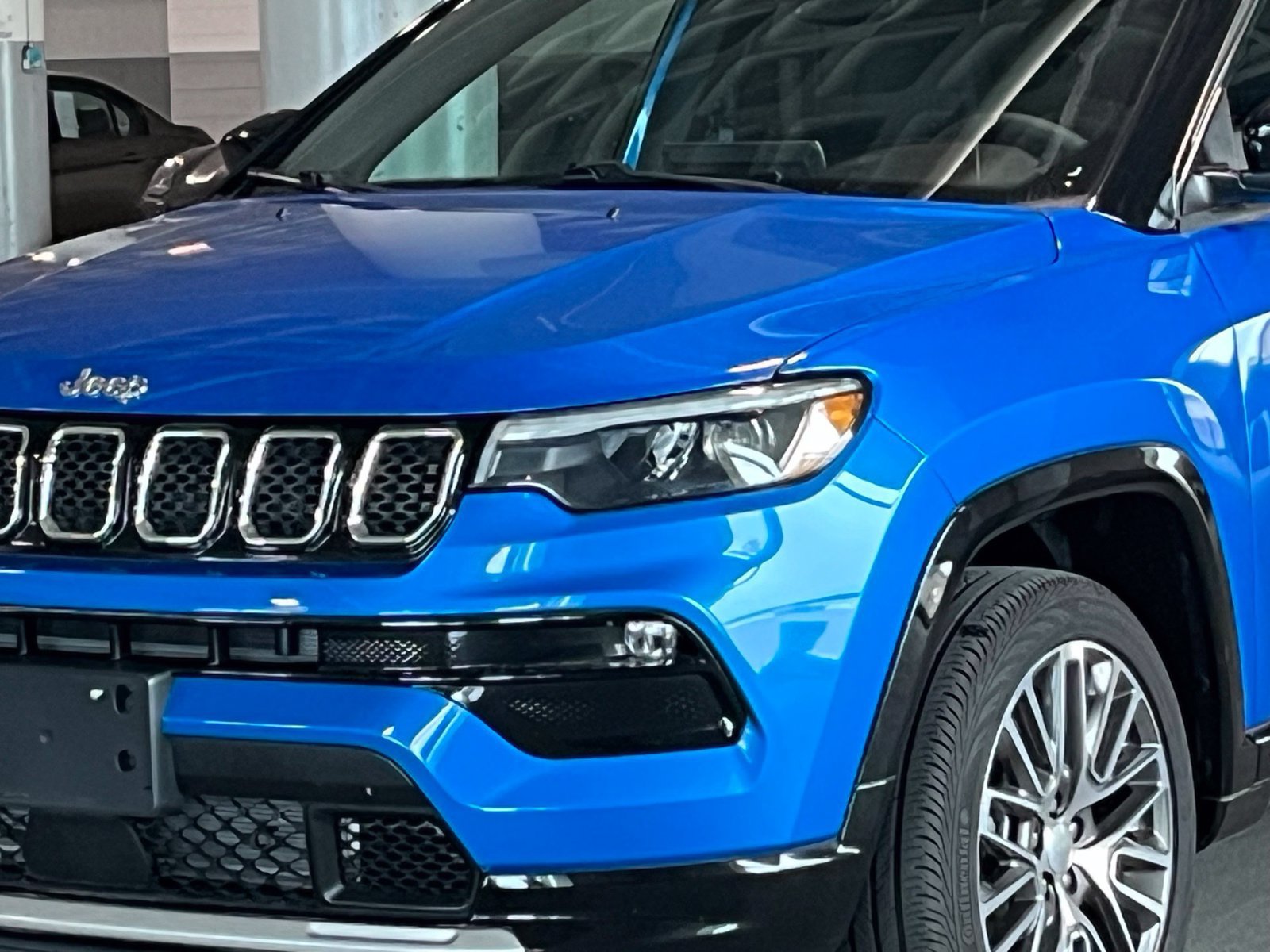 Used 2023 Jeep Compass Limited w/ Elite Group AWD/4WD image 5