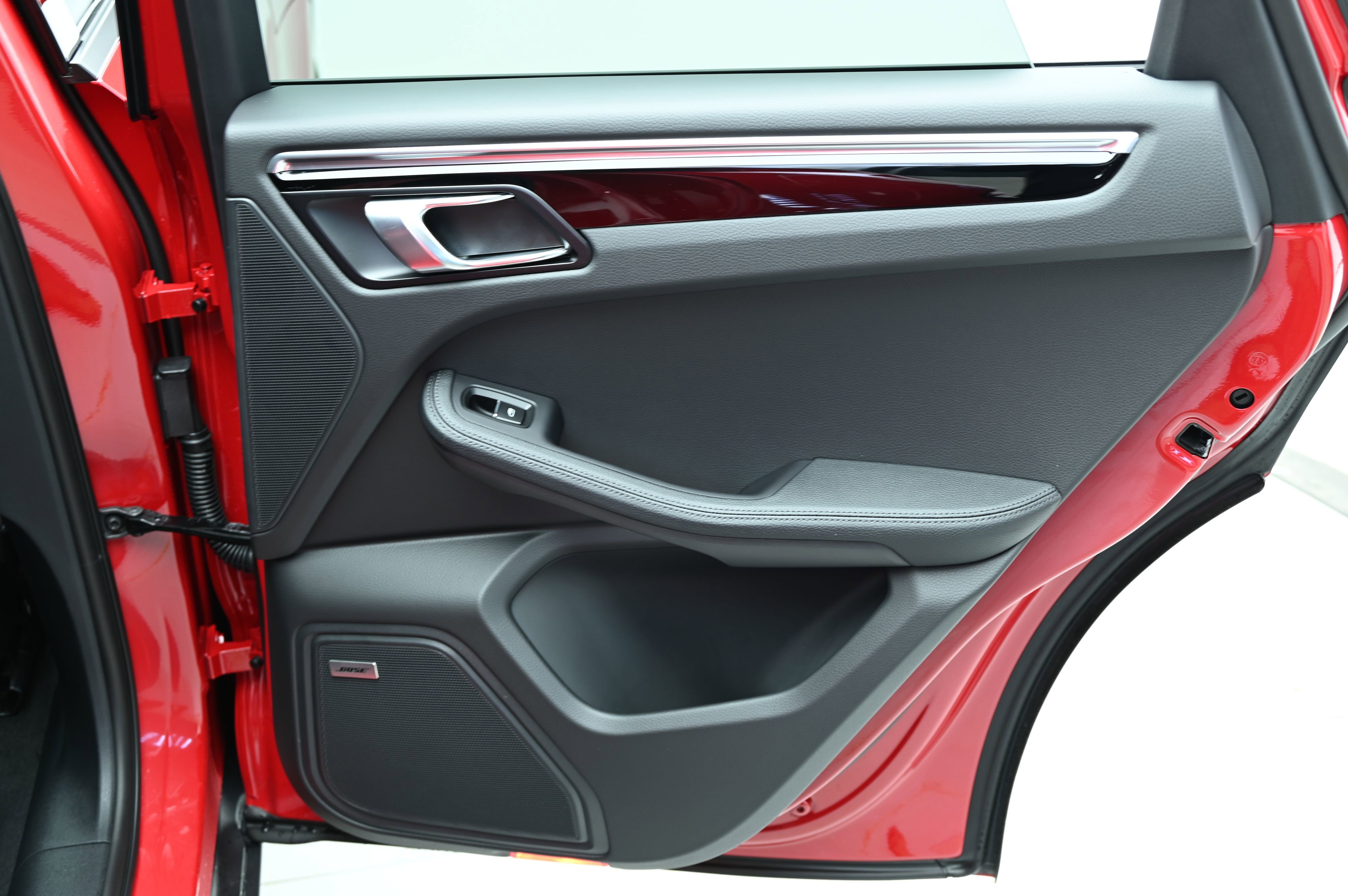 Used 2025 Porsche Macan image 22