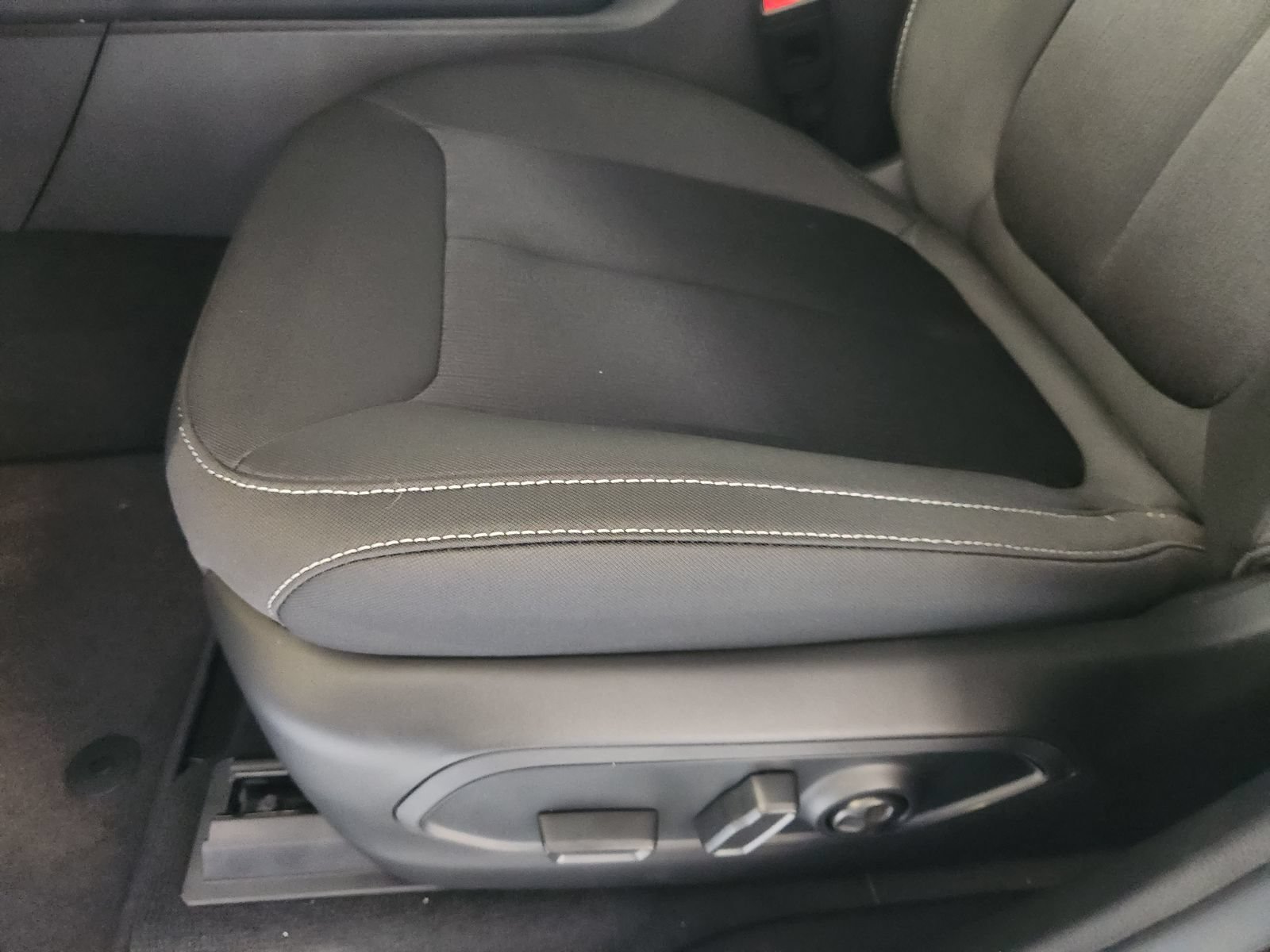 New 2026 Jeep Grand Cherokee Laredo RWD image 19