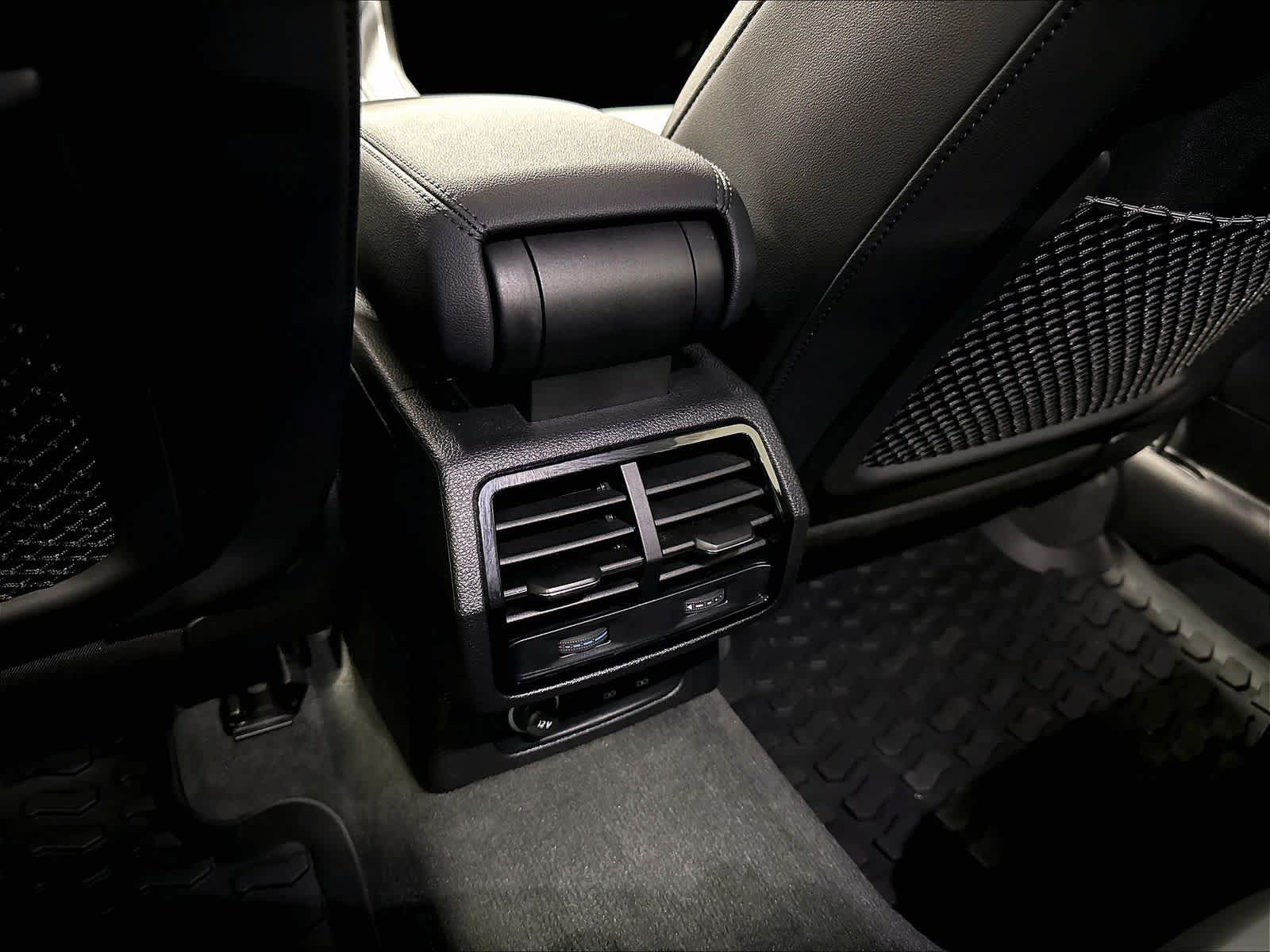 Certified 2025 Audi Q3 2.0T Premium AWD/4WD image 34