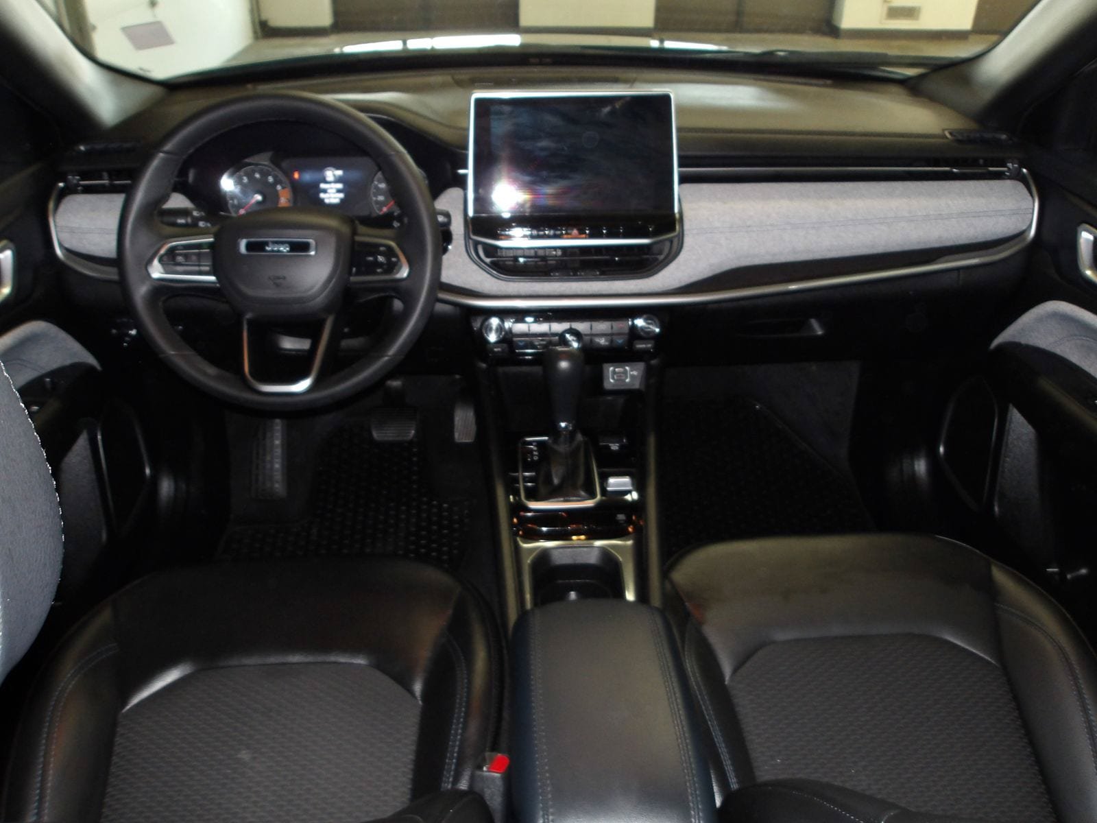 Used 2023 Jeep Compass Latitude w/ Convenience Group AWD/4WD image 12