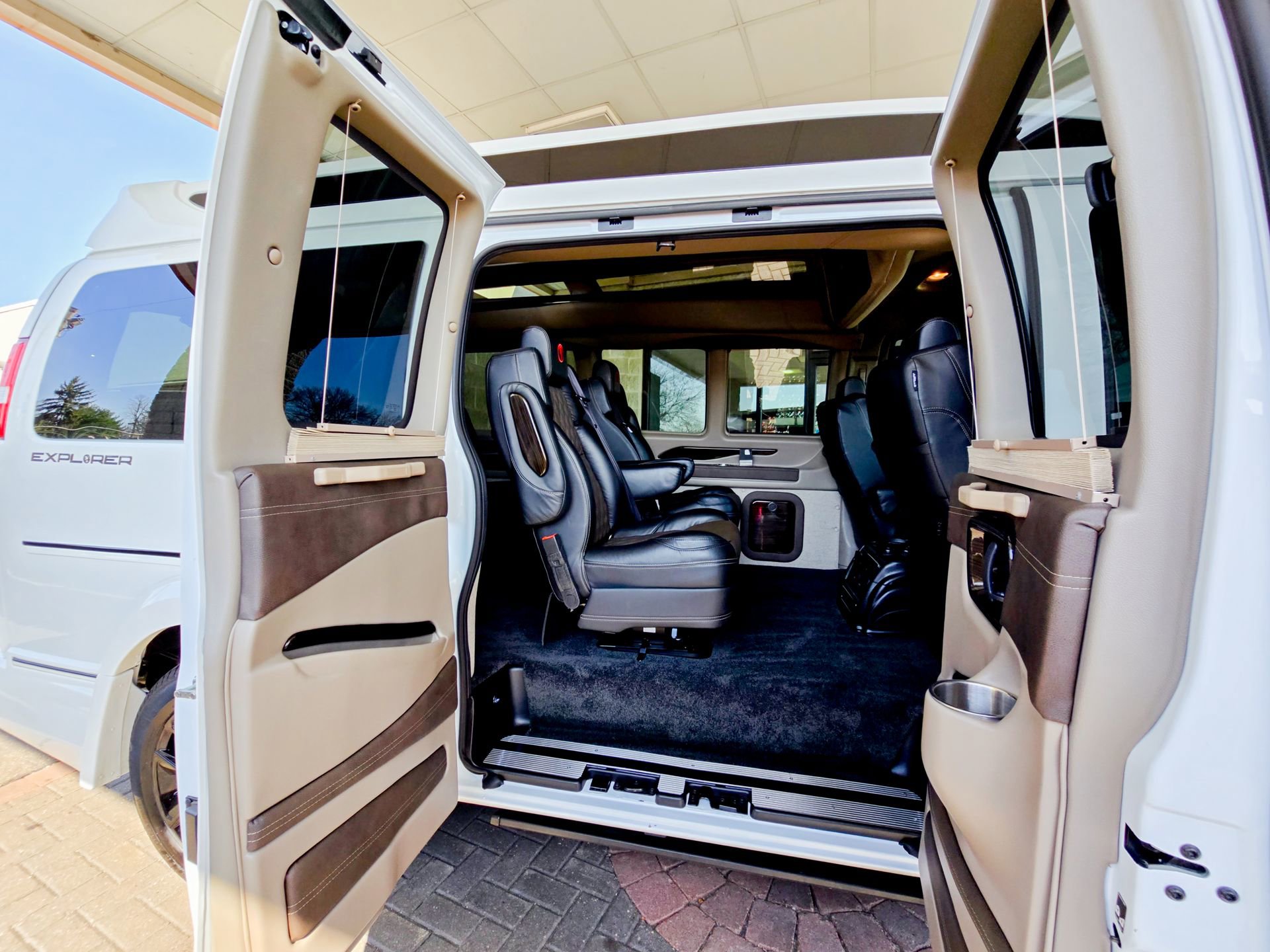 Used 2025 GMC Savana 2500 w/ Driver Convenience Package image 37