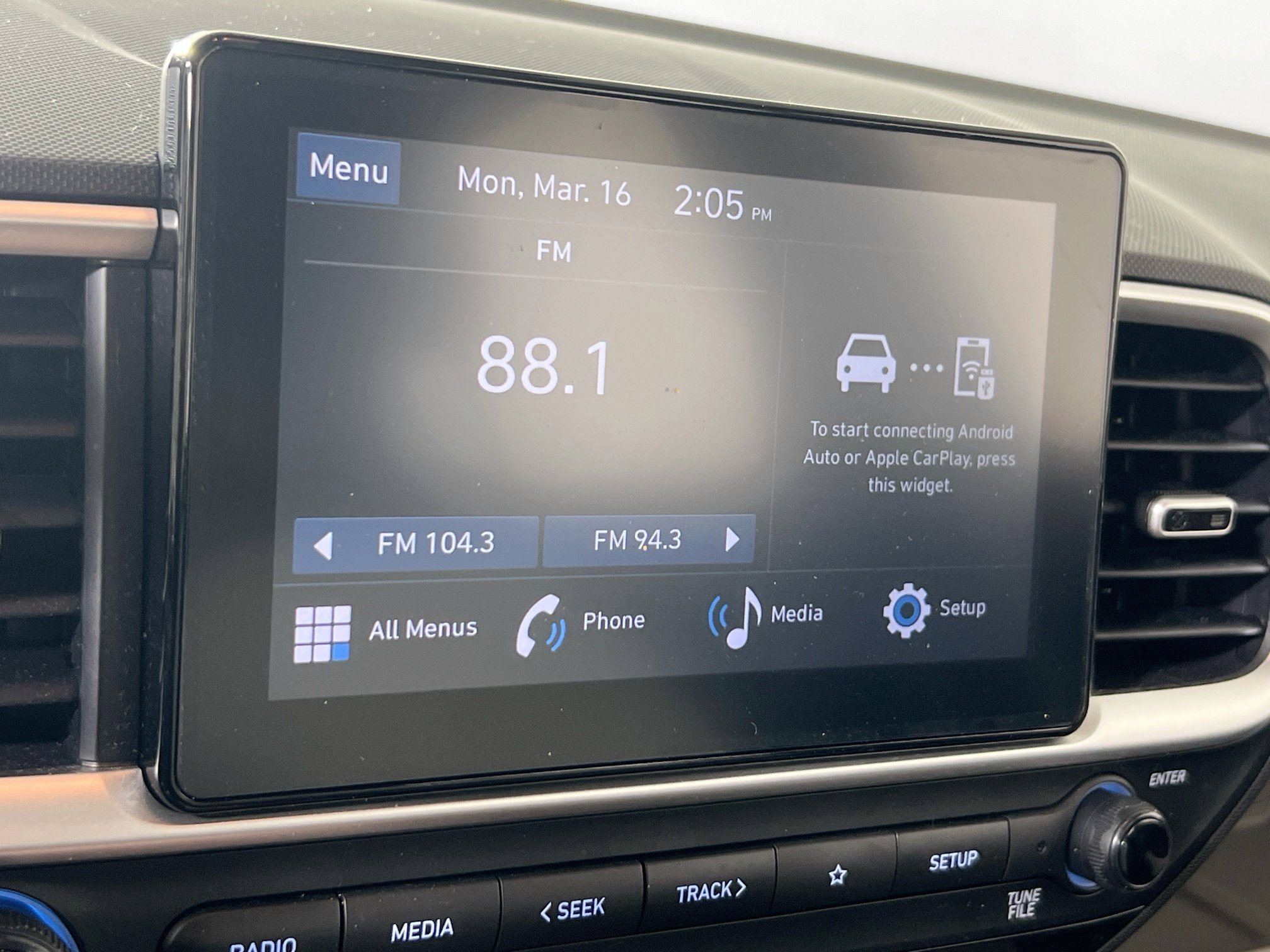 Used 2023 Hyundai Venue SEL image 14