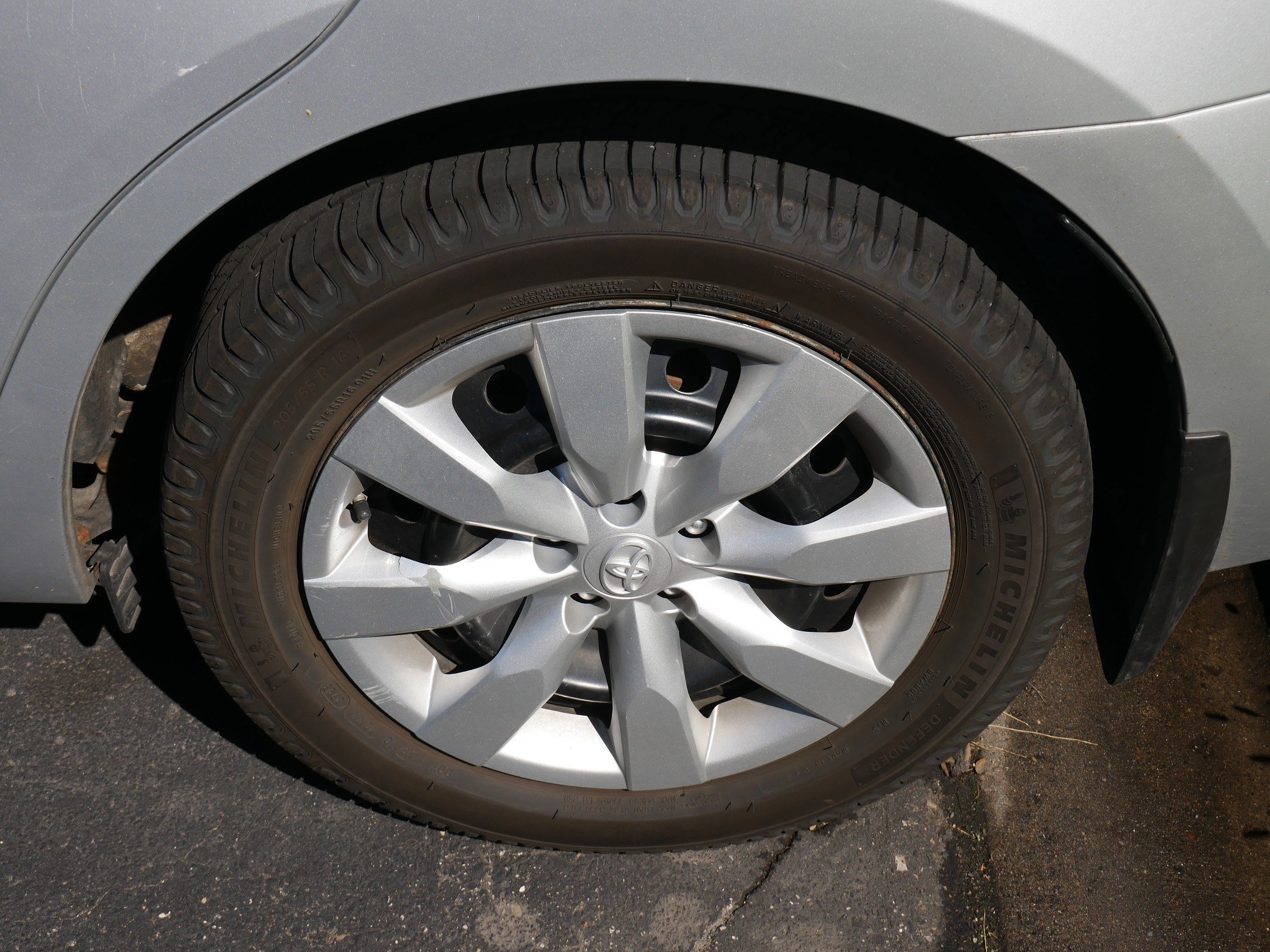 Used 2015 Toyota Corolla LE FWD image 8