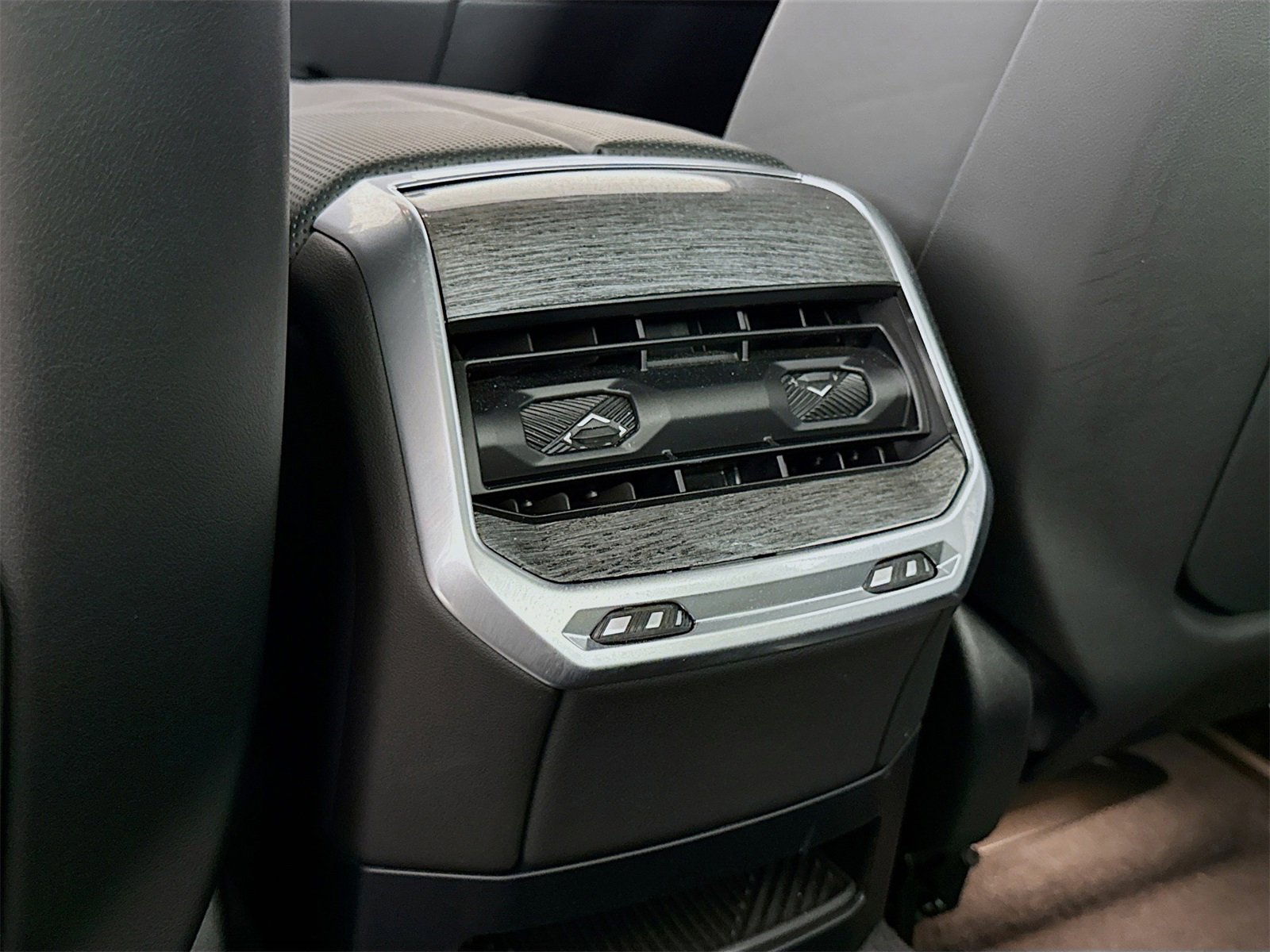 Certified 2023 BMW 760i xDrive w/ Executive Package image 27