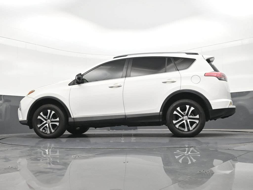 Used 2018 Toyota RAV4 LE FWD image 24