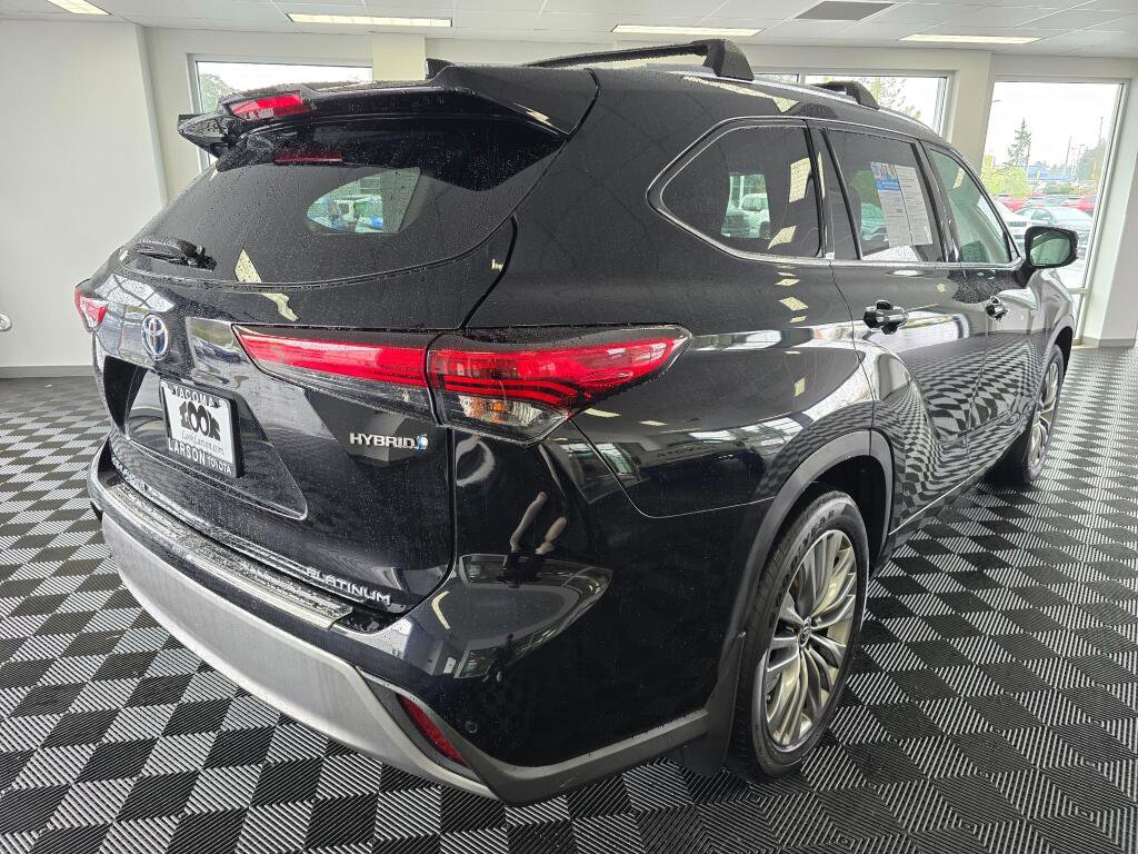 Used 2021 Toyota Highlander Platinum image 3