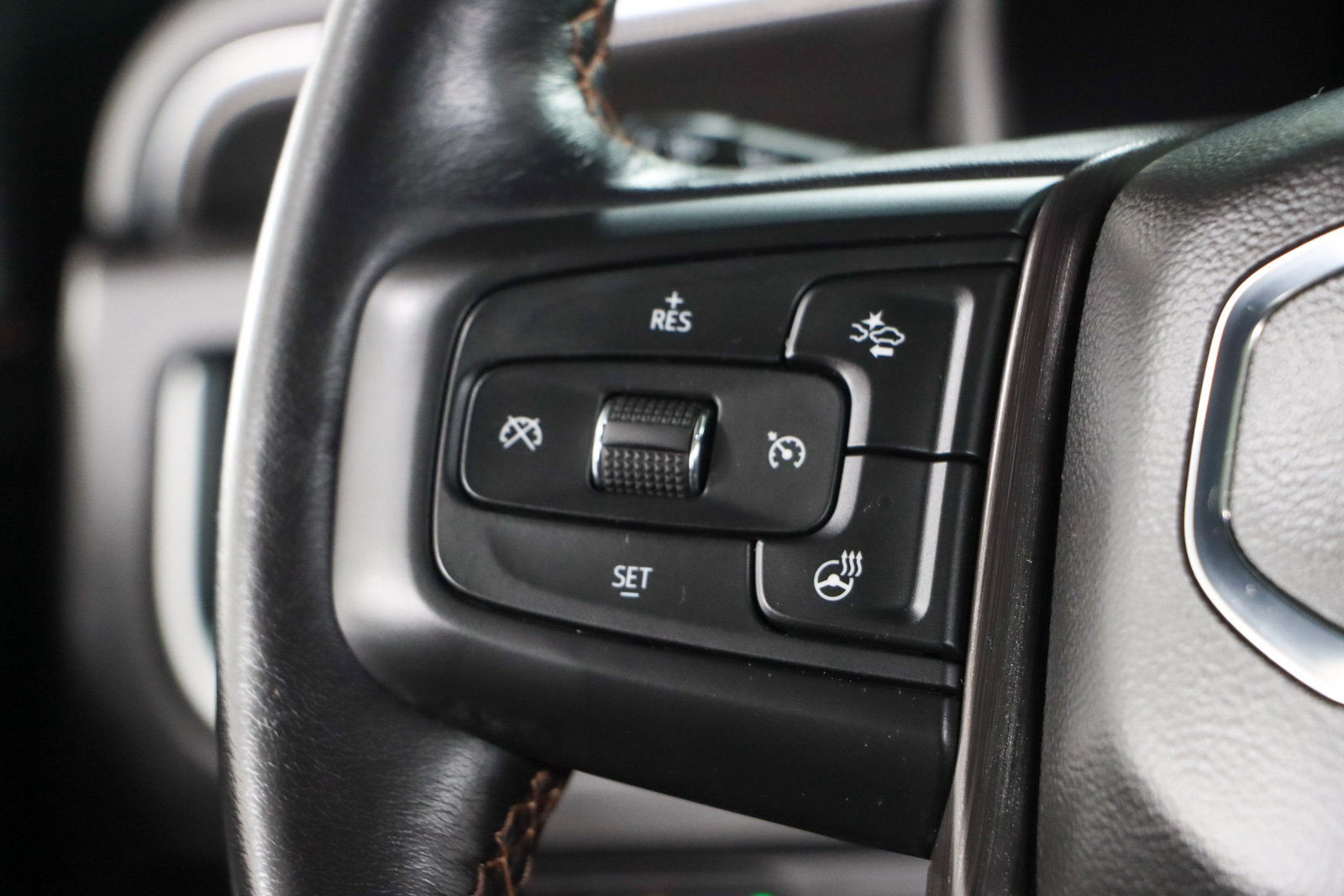 Used 2022 GMC Yukon AT4 AWD/4WD image 14