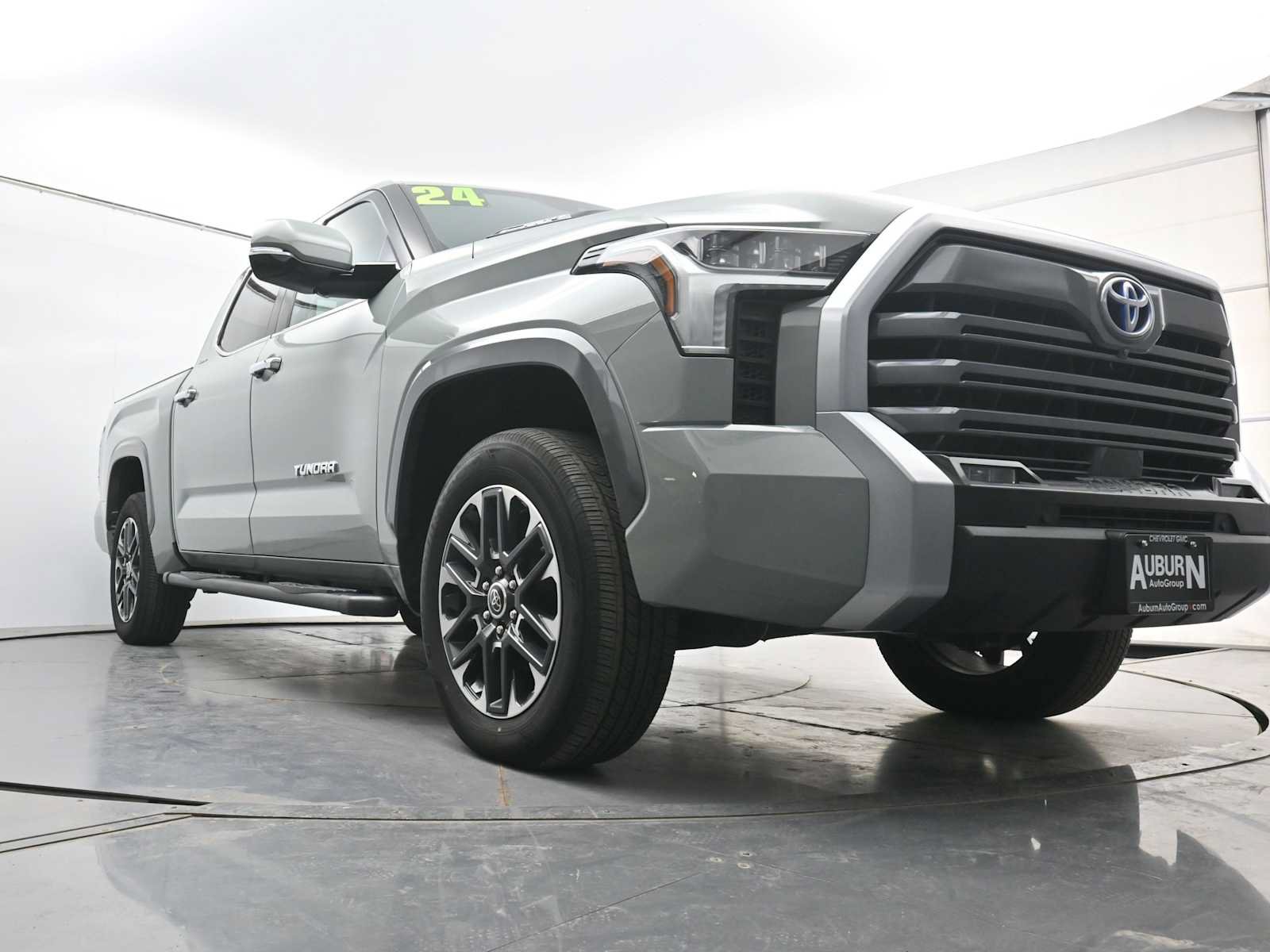 Used 2024 Toyota Tundra Limited AWD/4WD image 18