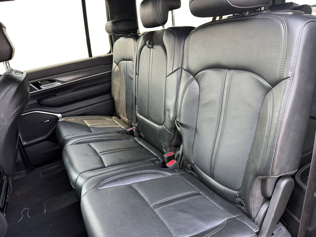 Used 2023 Jeep Wagoneer L Series II image 13