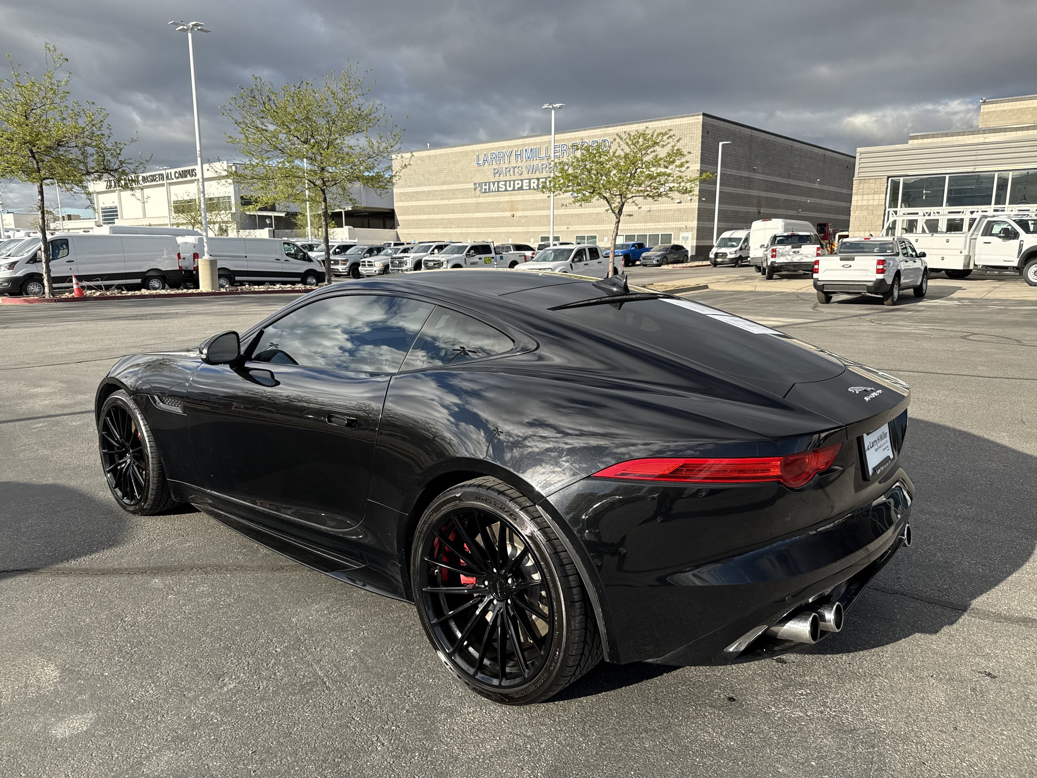 Used 2017 Jaguar F-TYPE R image 3