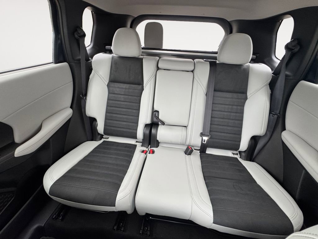 New 2026 Mitsubishi Outlander SE FWD image 13