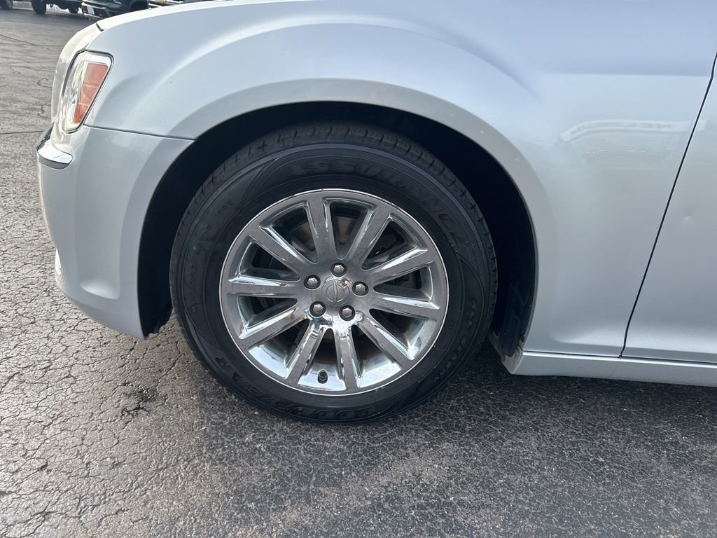Used 2012 Chrysler 300 Limited image 25