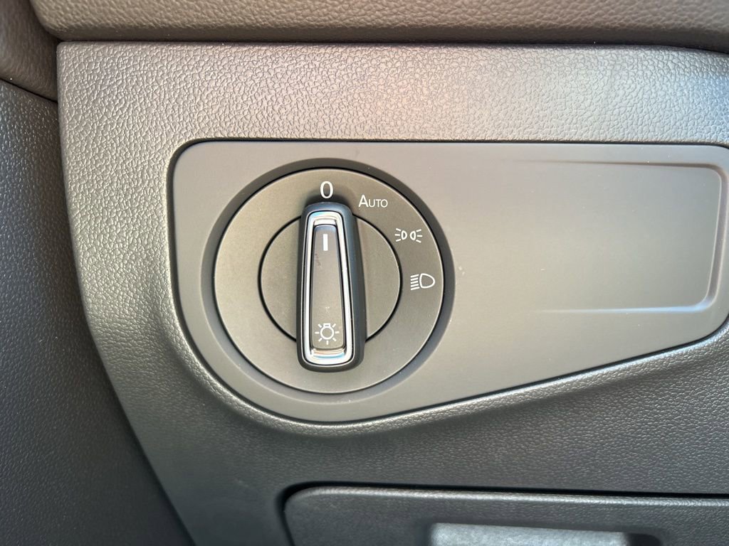 Certified 2024 Volkswagen Tiguan SE R-Line image 25