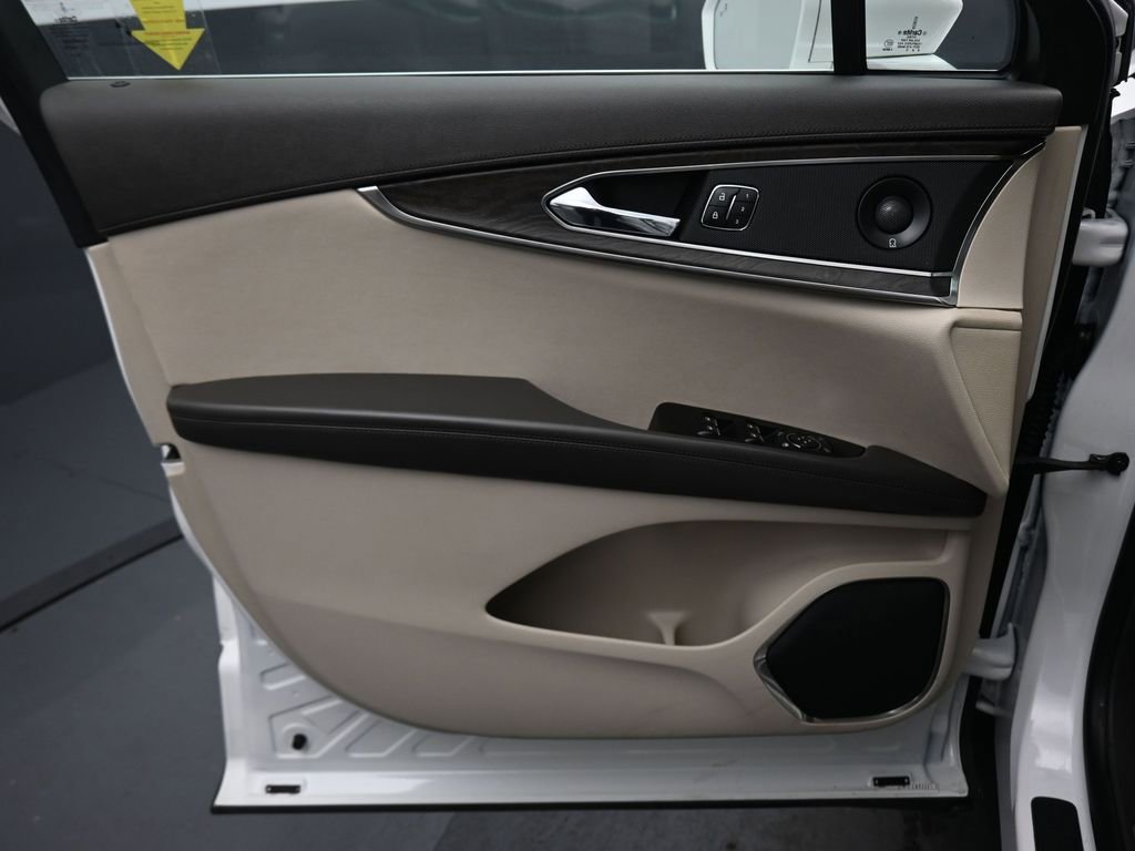 Used 2020 Lincoln Nautilus Reserve w/ Equipment Group 201A FWD image 9