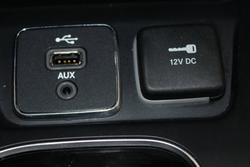 Used 2019 Jeep Cherokee Limited AWD/4WD image 41