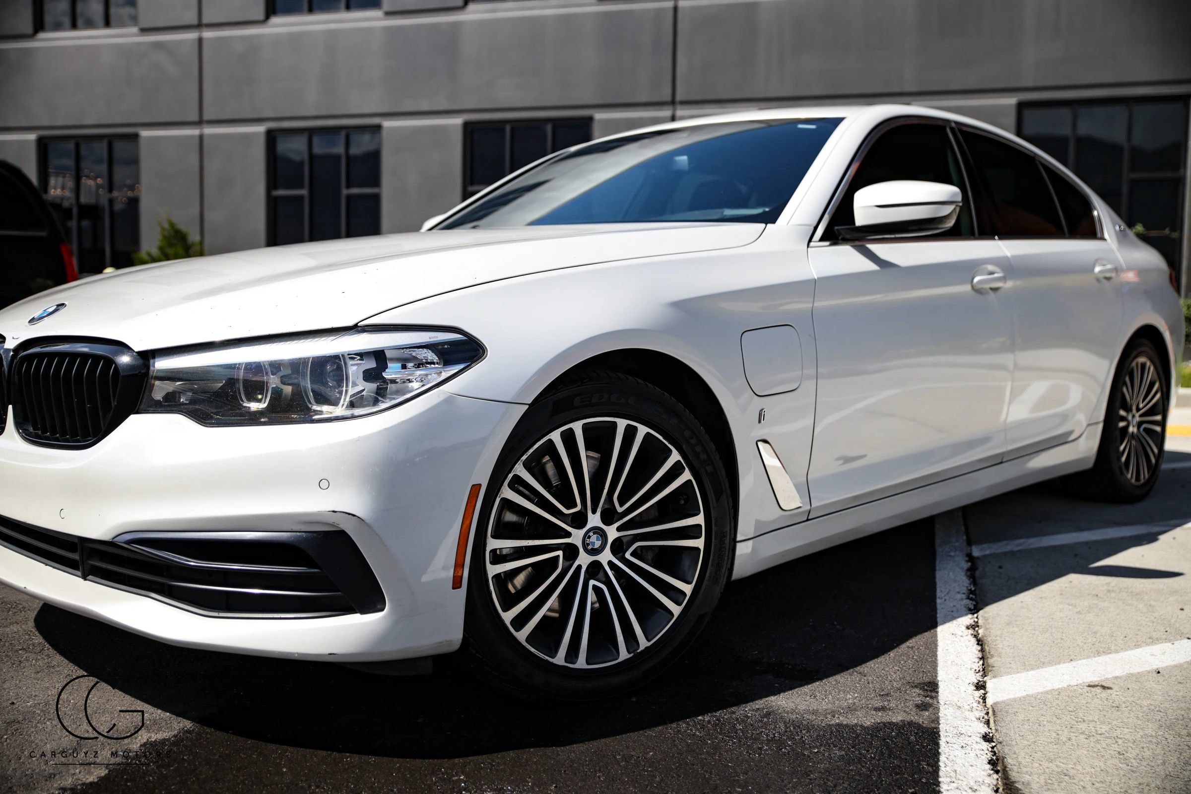 Used 2019 BMW 530e xDrive w/ Convenience Package AWD/4WD image 5
