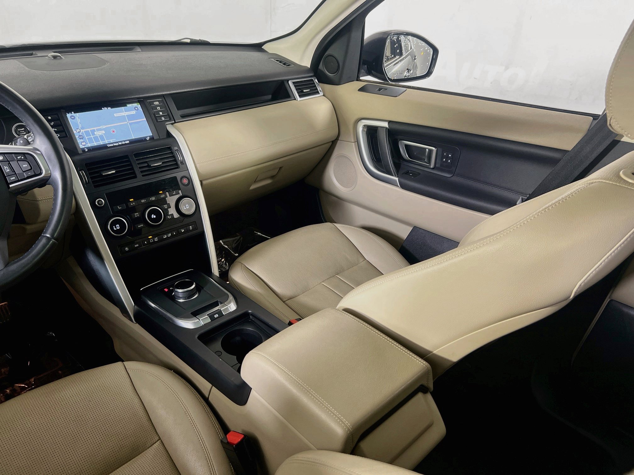 Used 2019 Land Rover Discovery Sport HSE AWD/4WD image 24