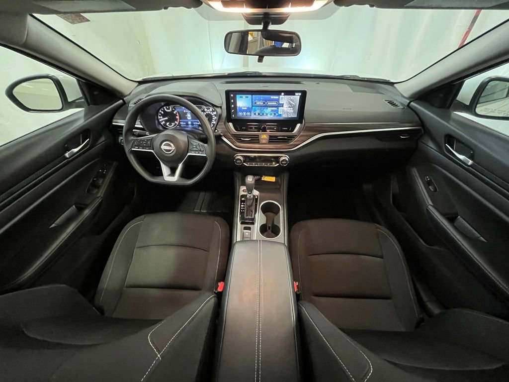 Used 2025 Nissan Altima 2.5 SV w/ SV Special Edition Package AWD/4WD image 13