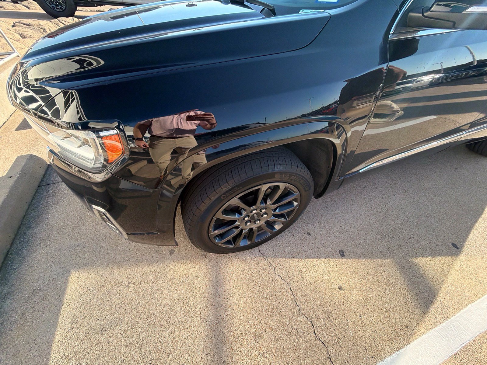 Used 2023 GMC Acadia Denali w/ Black Diamond Edition FWD image 2