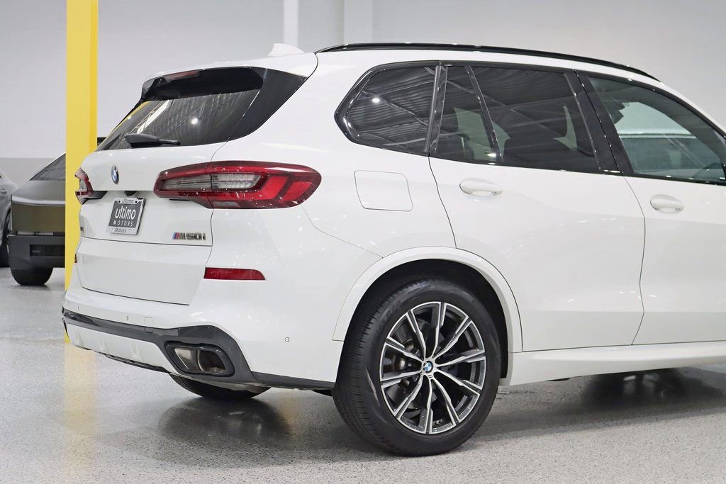 Used 2022 BMW X5 M50i image 10