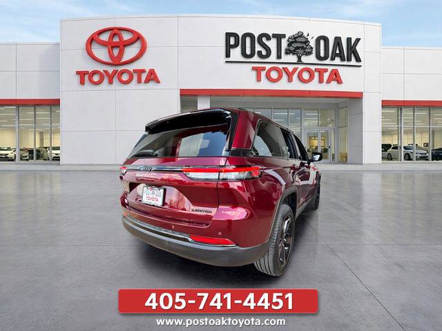 Used 2025 Jeep Grand Cherokee Limited w/ Black Appearance Package AWD/4WD image 7