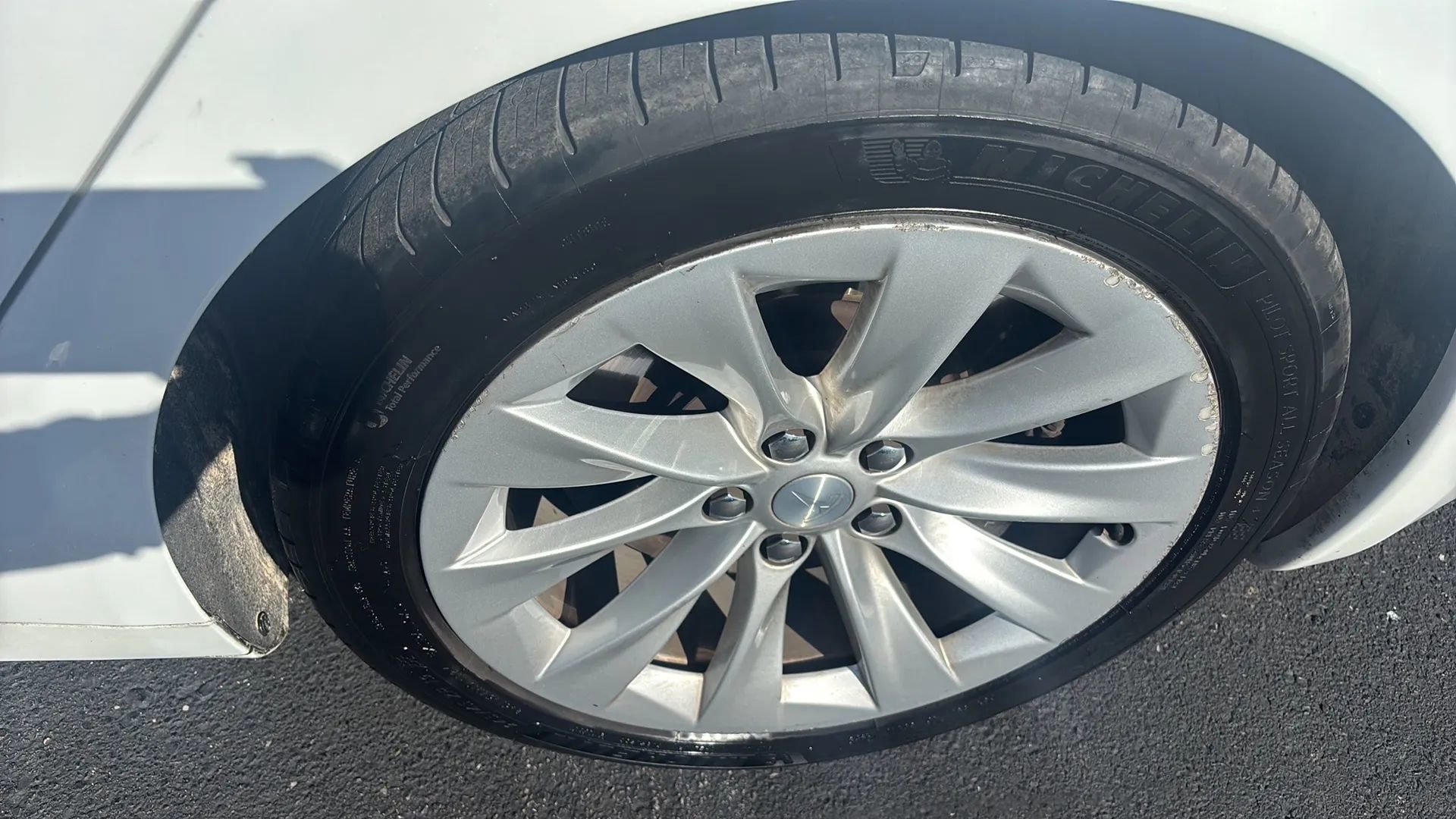 Used 2016 Tesla Model S 60 image 29