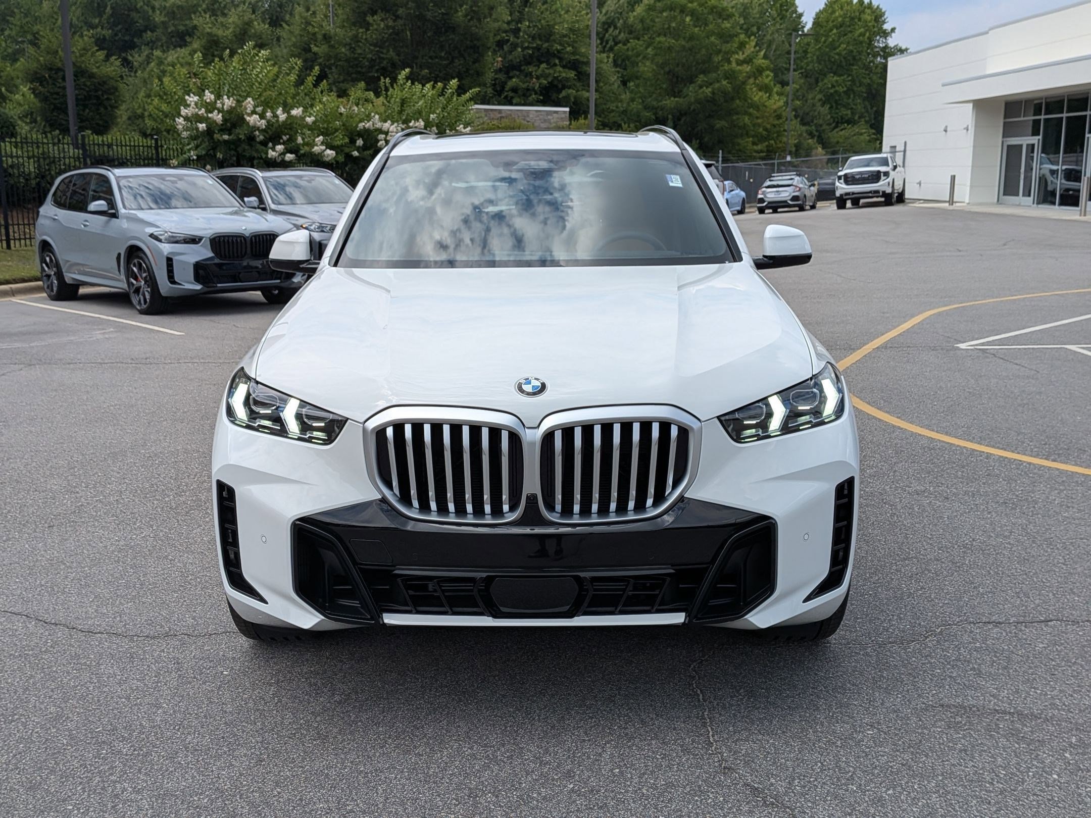 New 2026 BMW X5 xDrive40i w/ M Sport Package AWD/4WD image 8