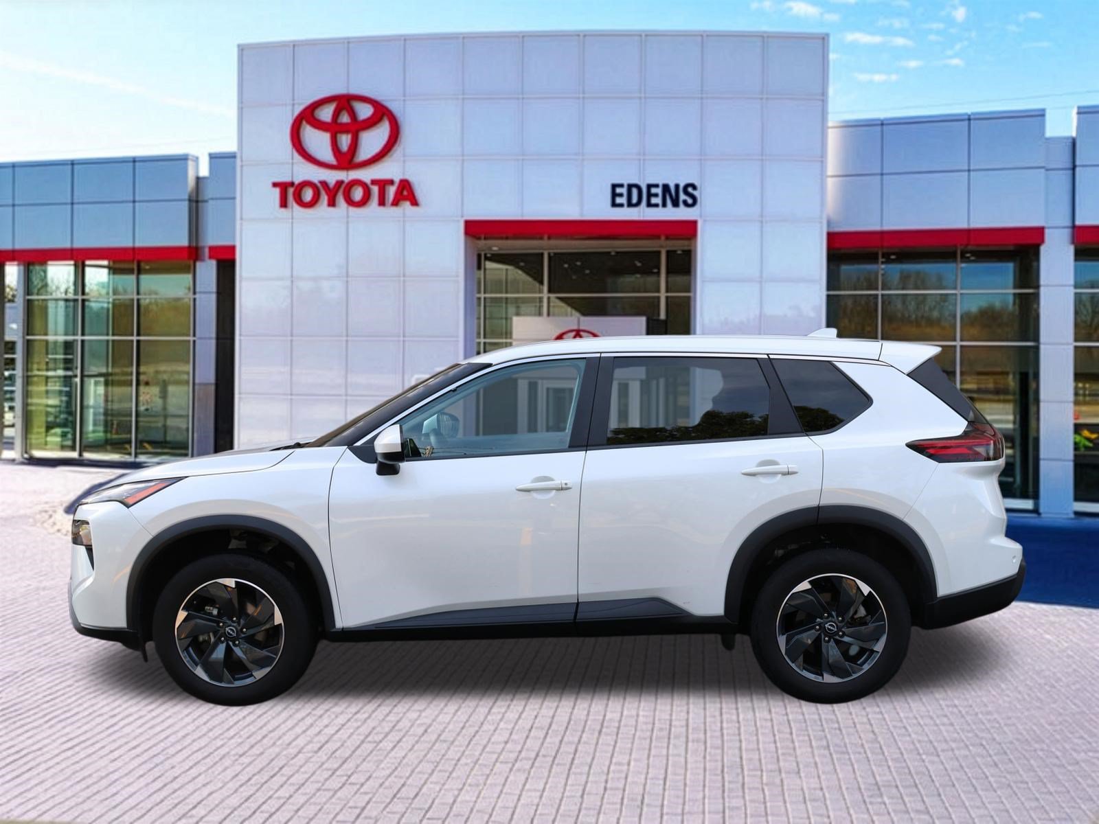 Used 2024 Nissan Rogue SV AWD/4WD image 9