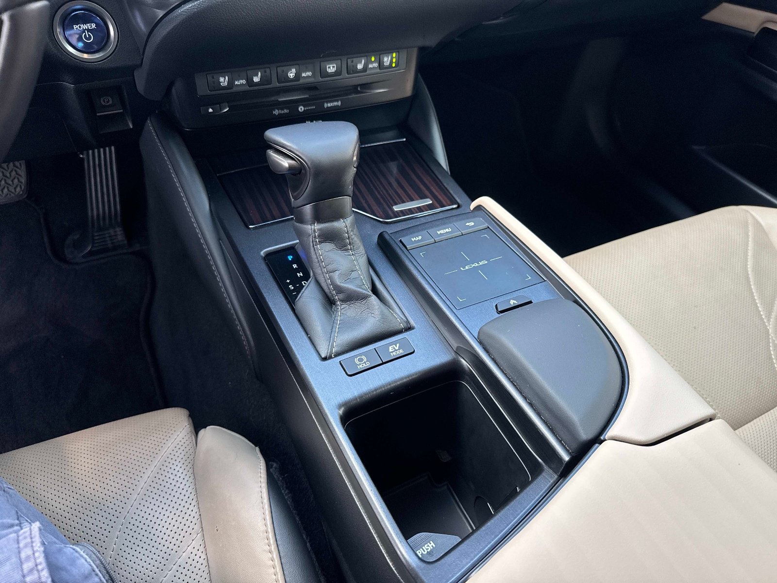Used 2021 Lexus ES 300h Ultra Luxury w/ Accessory Package 2 FWD image 25