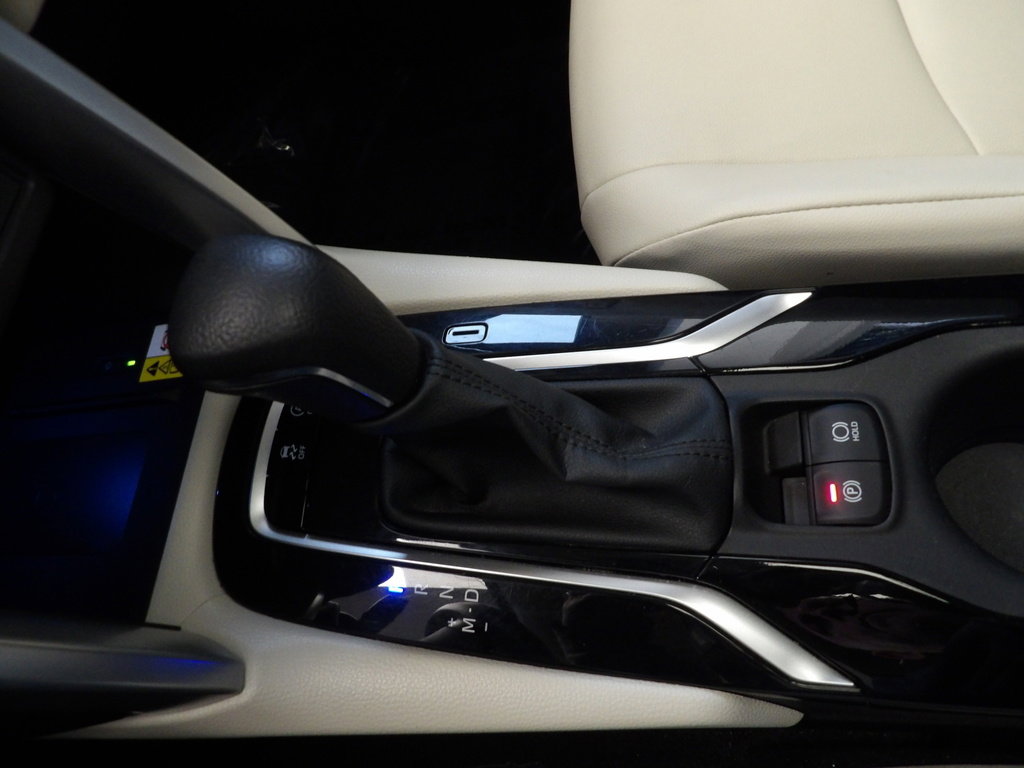 Used 2022 Toyota Corolla Cross XLE image 32