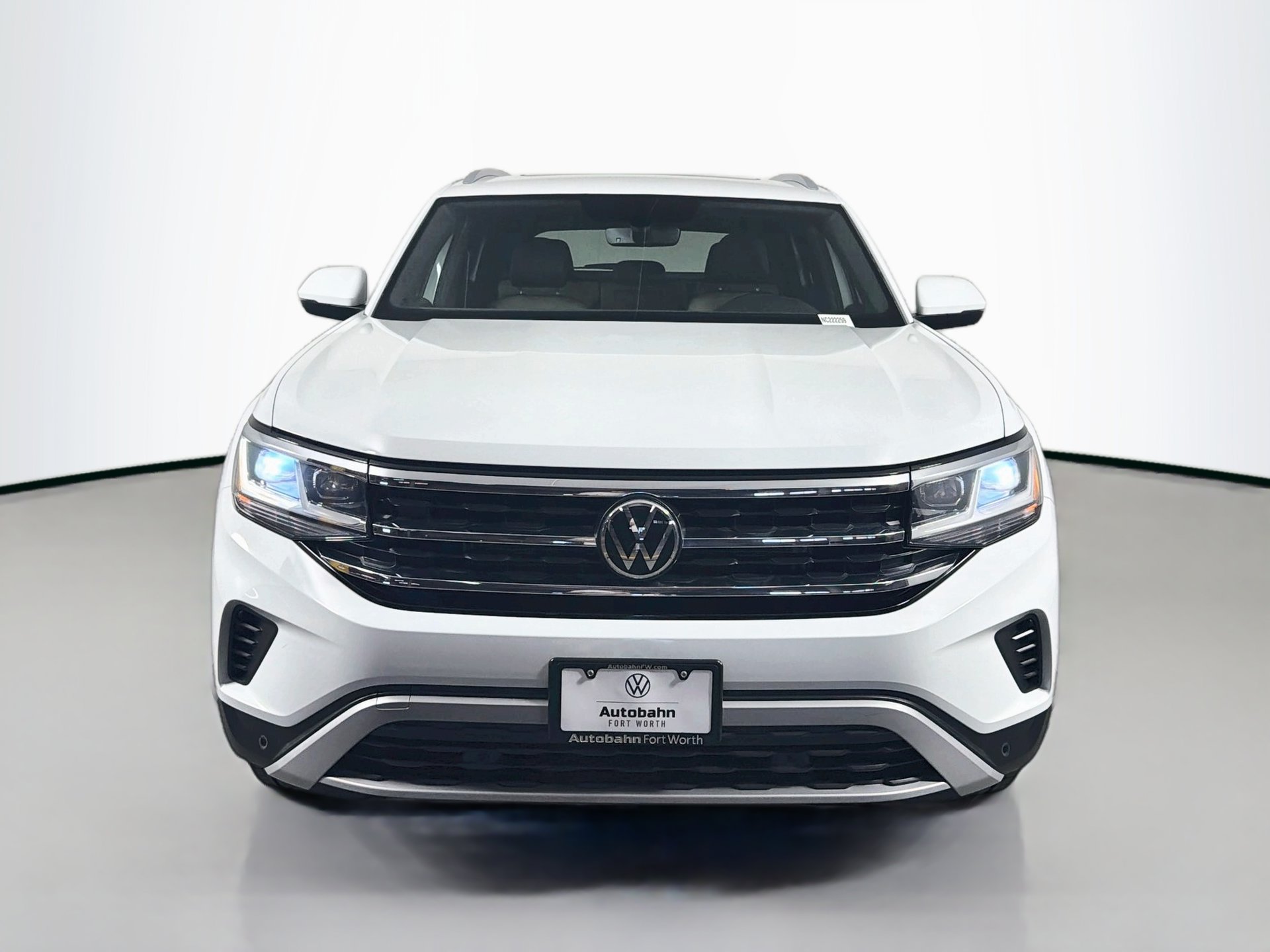 Used 2022 Volkswagen Atlas Cross Sport SE FWD image 2