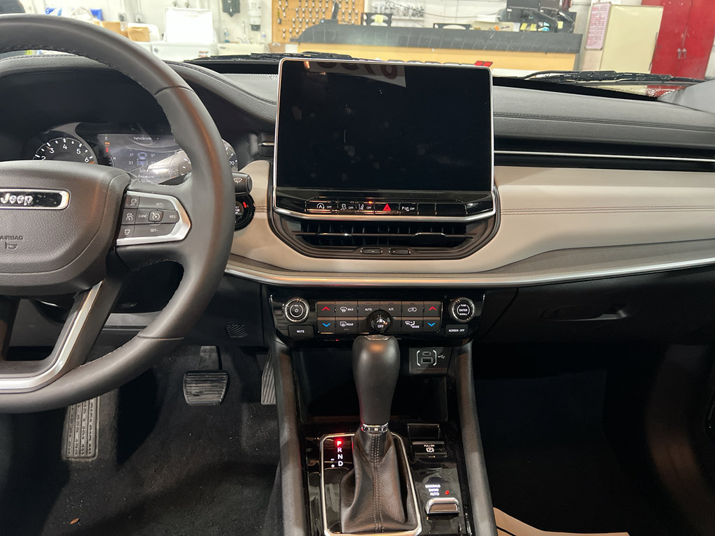 Used 2024 Jeep Compass Limited image 7