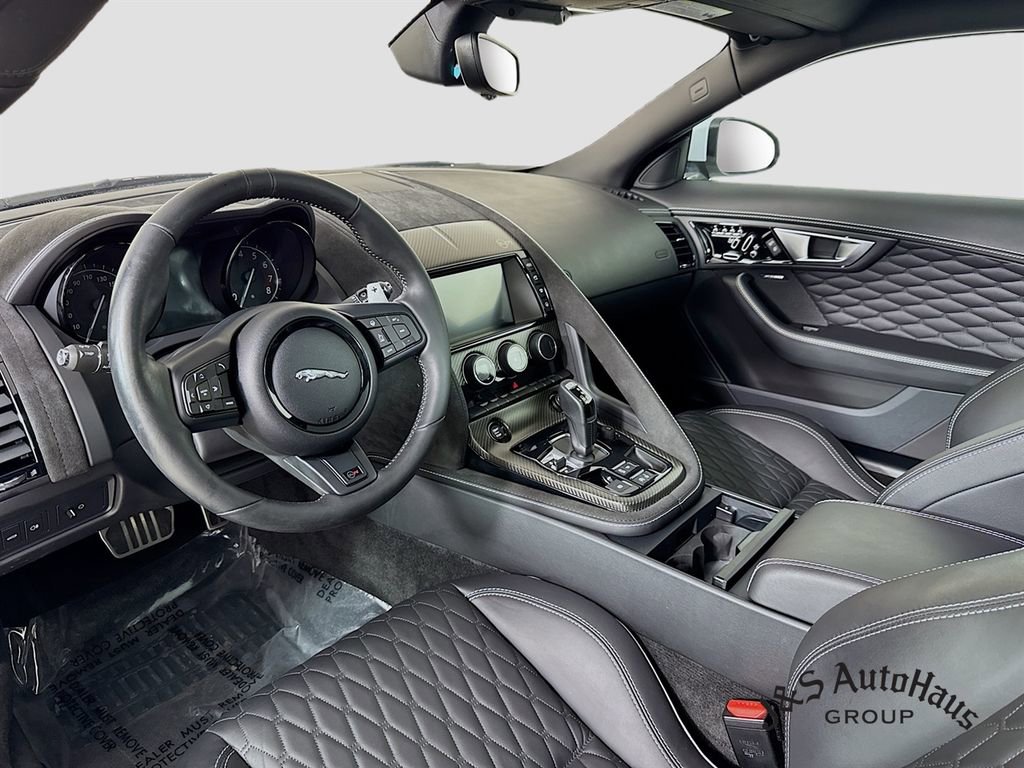 Used 2017 Jaguar F-TYPE SVR image 29