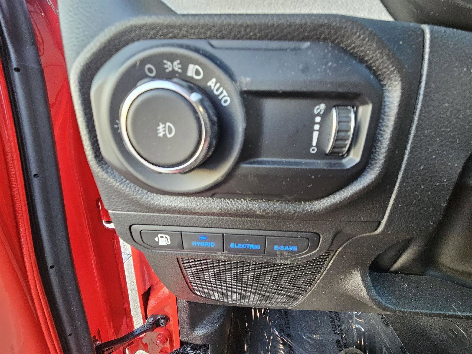 Used 2025 Jeep Wrangler Willys image 21