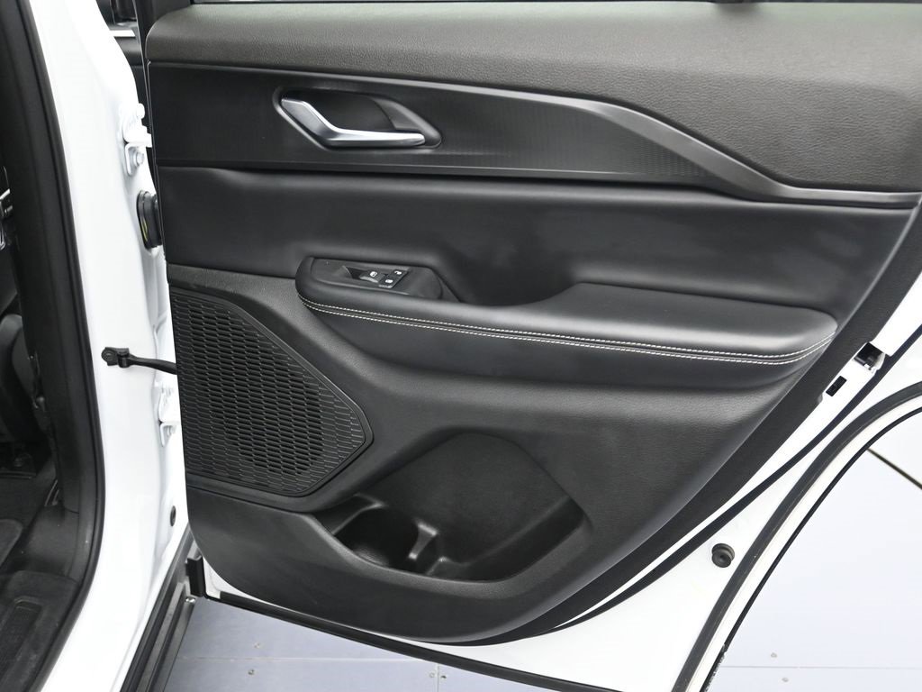 Certified 2024 Jeep Grand Cherokee Altitude image 34