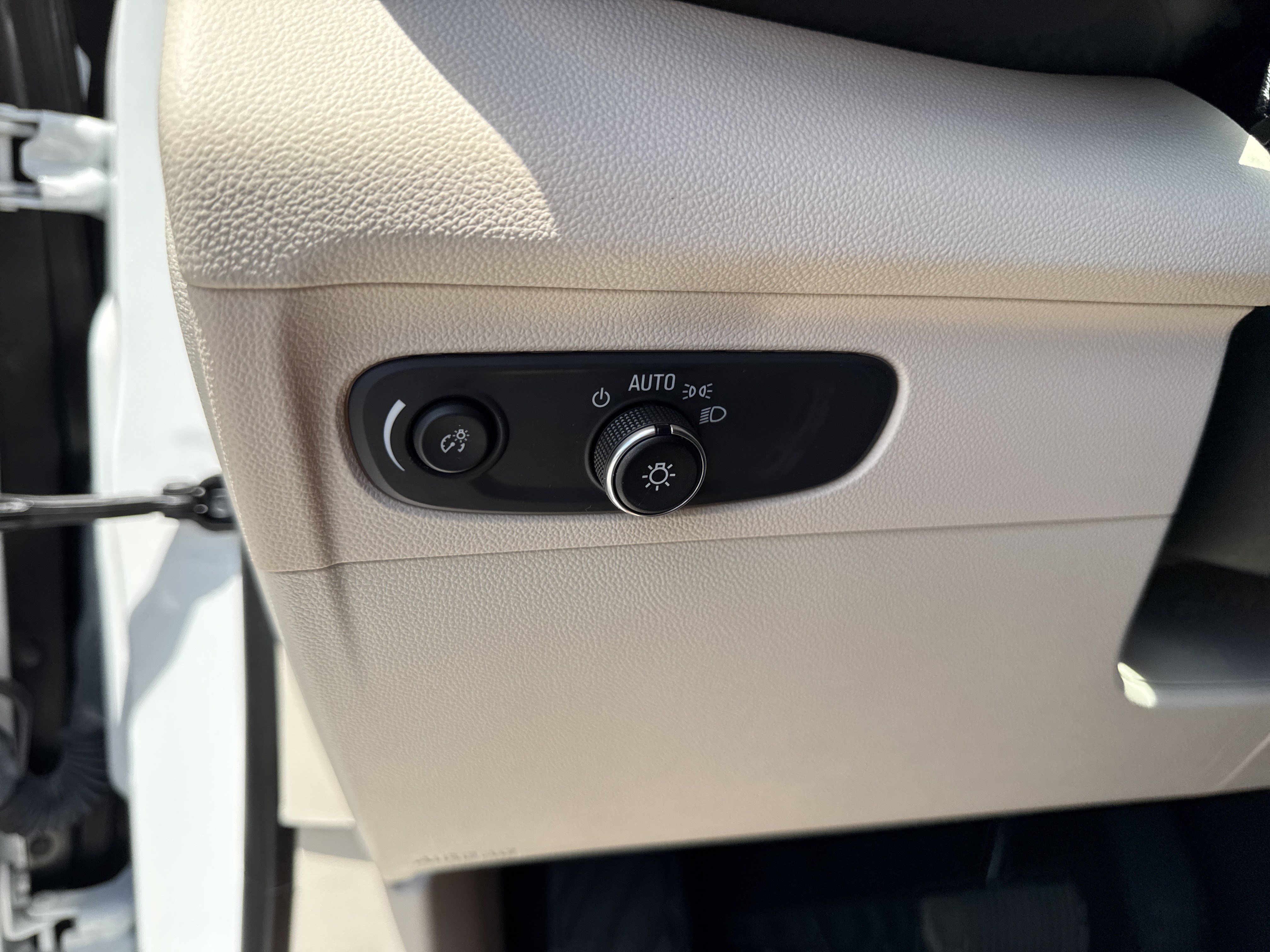 Used 2023 Buick Envision Essence AWD/4WD image 14