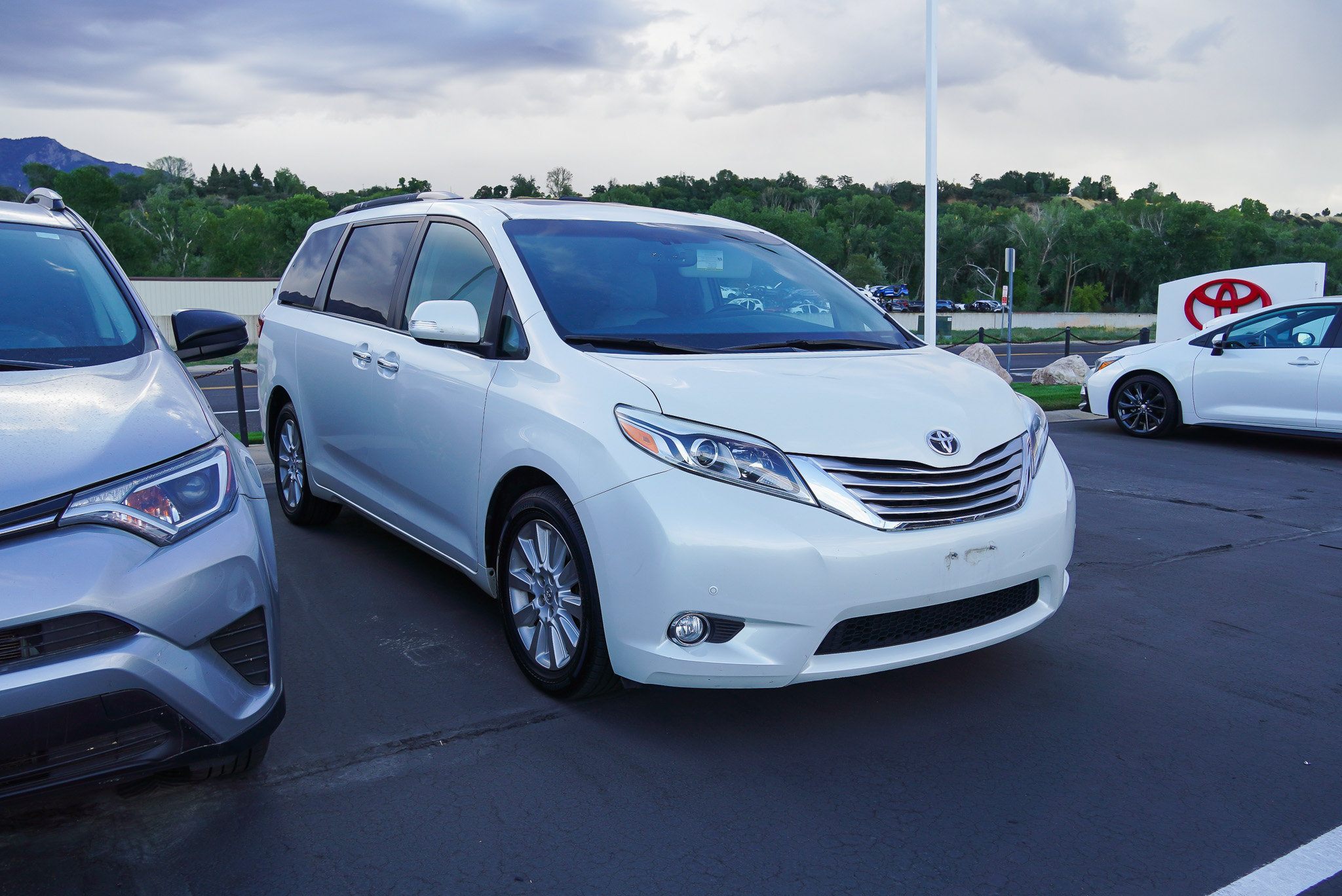Used 2015 Toyota Sienna Limited Premium AWD/4WD image 2