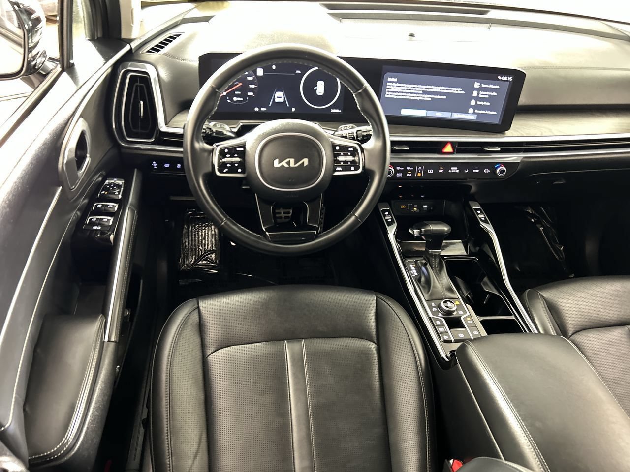 Used 2025 Kia Sorento SX AWD/4WD image 23