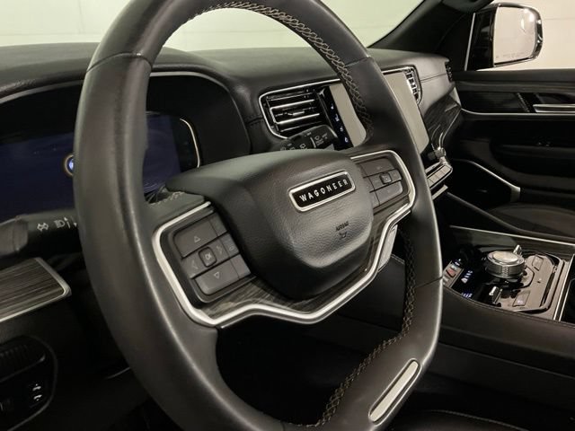Used 2022 Jeep Wagoneer Series III w/ Premium Group I AWD/4WD image 18