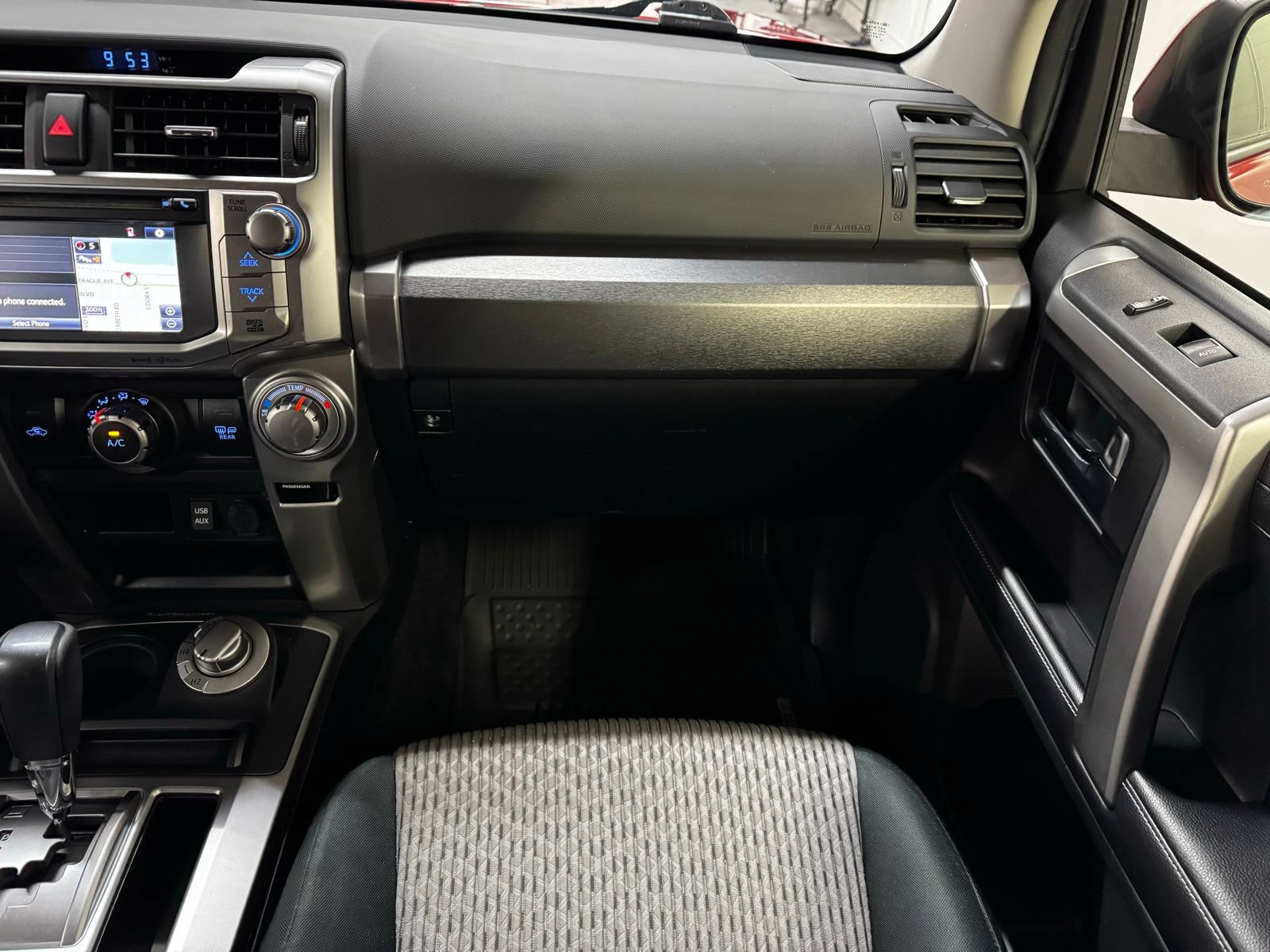 Used 2018 Toyota 4Runner SR5 AWD/4WD image 17